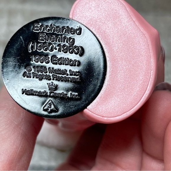 Hallmark Barbie Featuring the Enchanted Evening Ornament - Picture 5 of 7